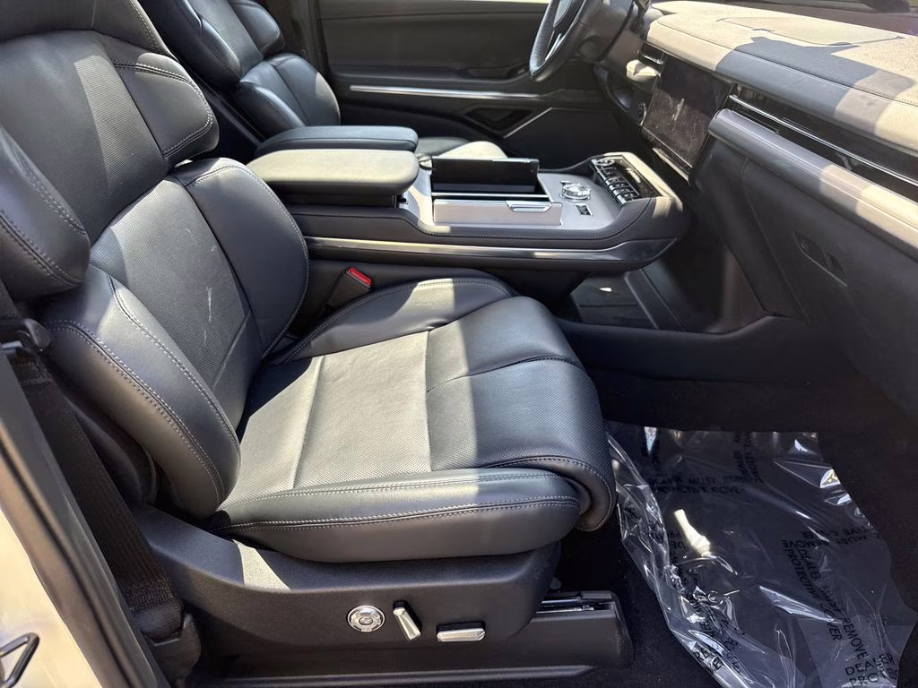 2025 Pristine White Metallic Tri-Coat Lincoln Navigator Reserve 4X4 SUV