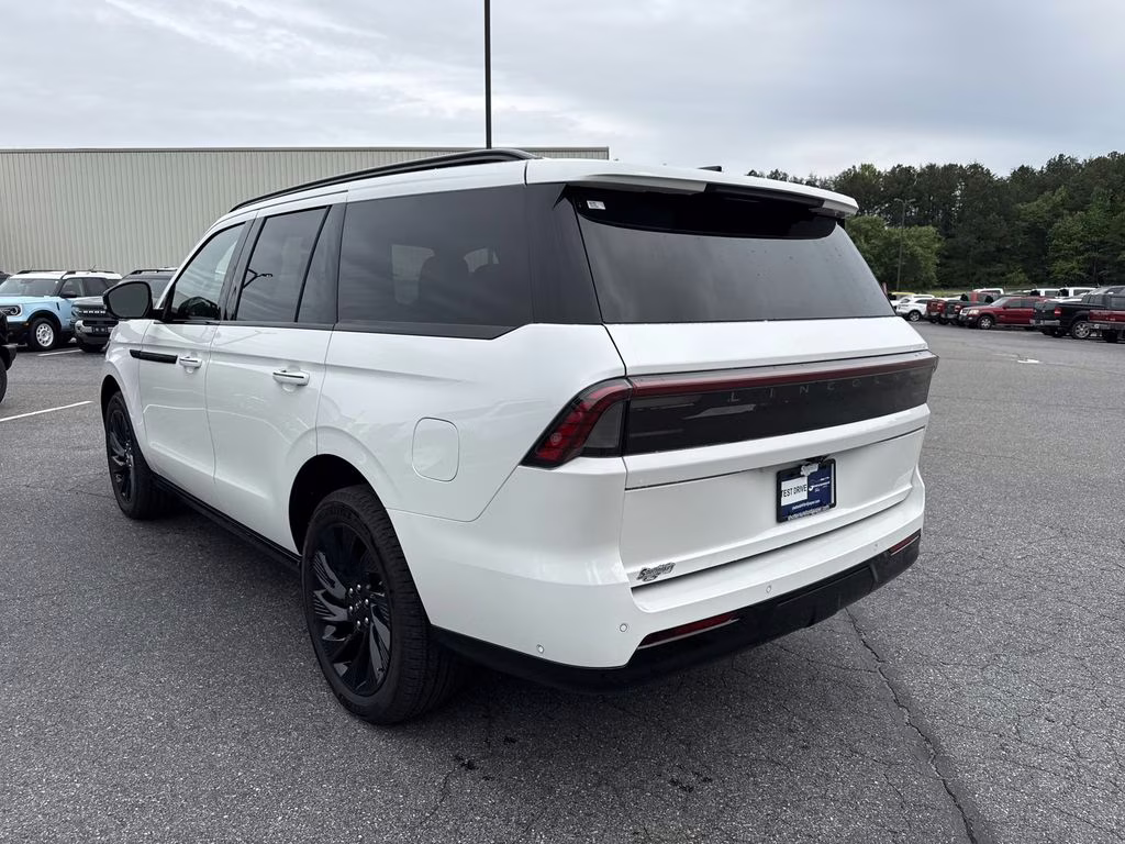 2025 Pristine White Metallic Tri-Coat Lincoln Navigator Reserve 4X4 SUV