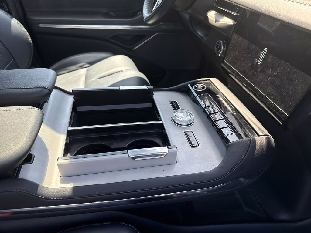 2025 Pristine White Metallic Tri-Coat Lincoln Navigator Reserve 4X4 SUV