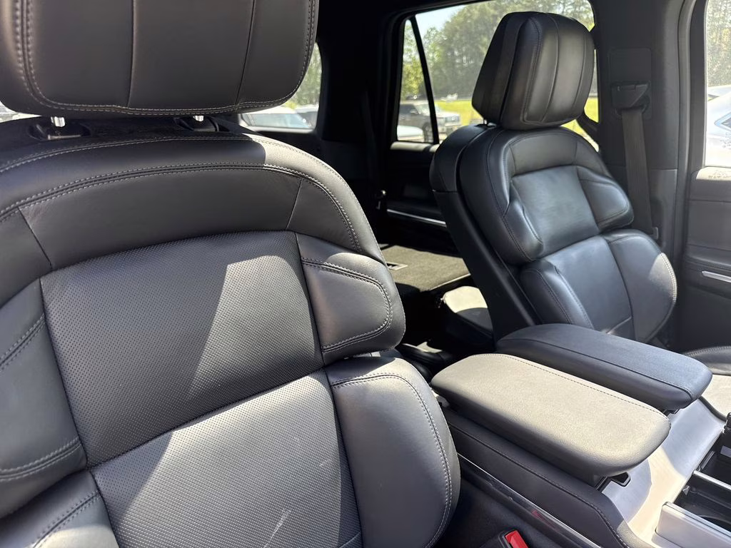 2025 Pristine White Metallic Tri-Coat Lincoln Navigator Reserve 4X4 SUV