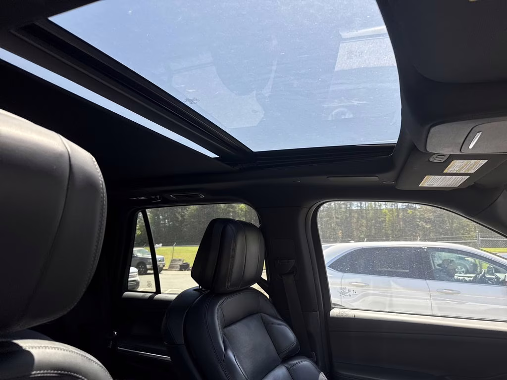 2025 Pristine White Metallic Tri-Coat Lincoln Navigator Reserve 4X4 SUV