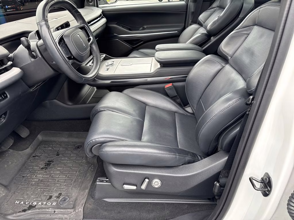 2025 Pristine White Metallic Tri-Coat Lincoln Navigator Reserve 4X4 SUV
