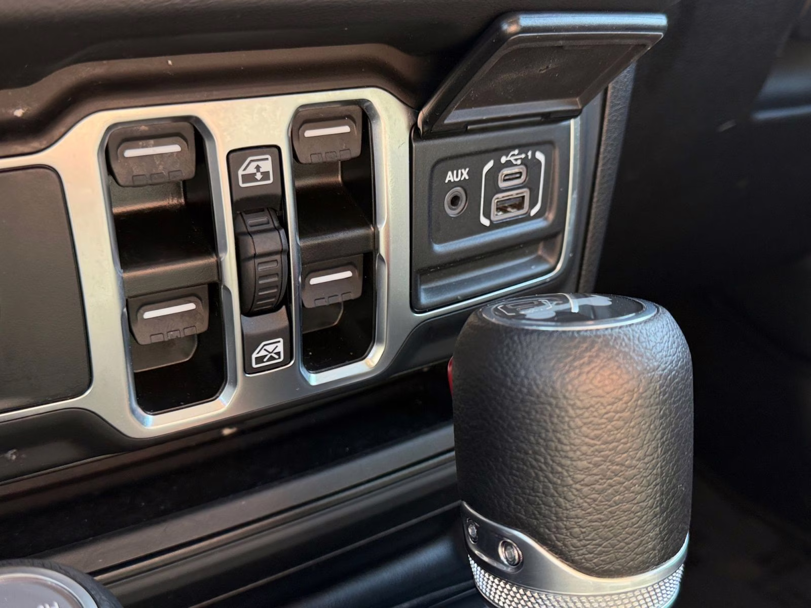 2025 Anvil Clear Coat Jeep Wrangler Sahara 4xe 4X4 SUV