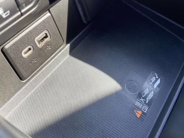 2021 Pearl Beige Metallic GMC Yukon SLT RWD SUV