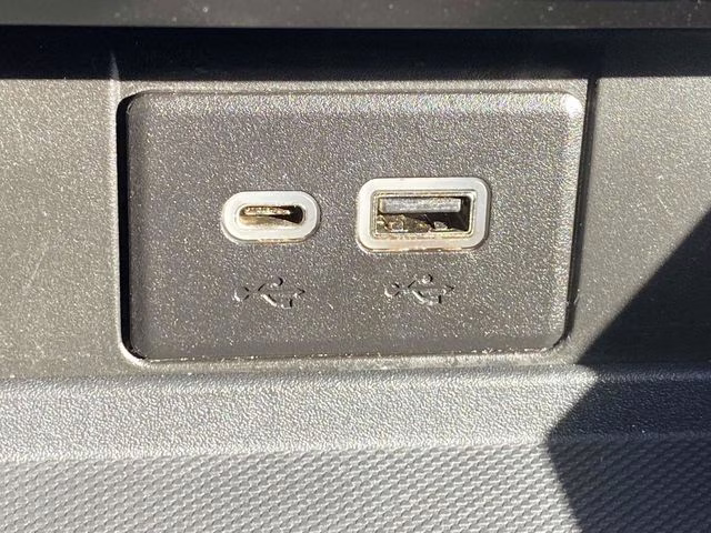 2021 Pearl Beige Metallic GMC Yukon SLT RWD SUV