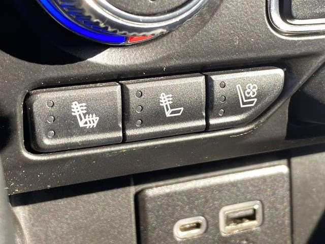 2021 Pearl Beige Metallic GMC Yukon SLT RWD SUV