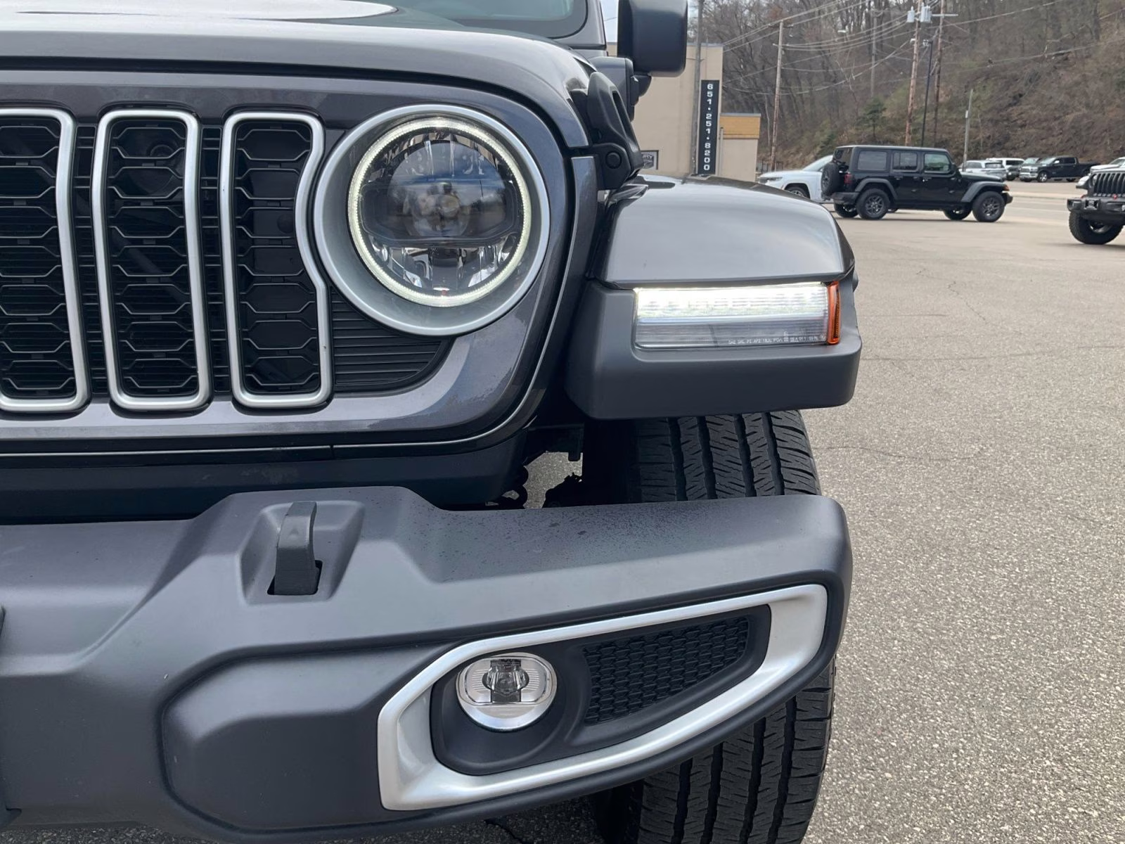 2025 Granite Crystal Metallic Clearcoat Jeep Wrangler Sahara 4xe 4X4 SUV