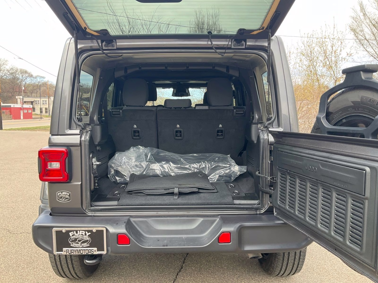 2025 Granite Crystal Metallic Clearcoat Jeep Wrangler Sahara 4xe 4X4 SUV