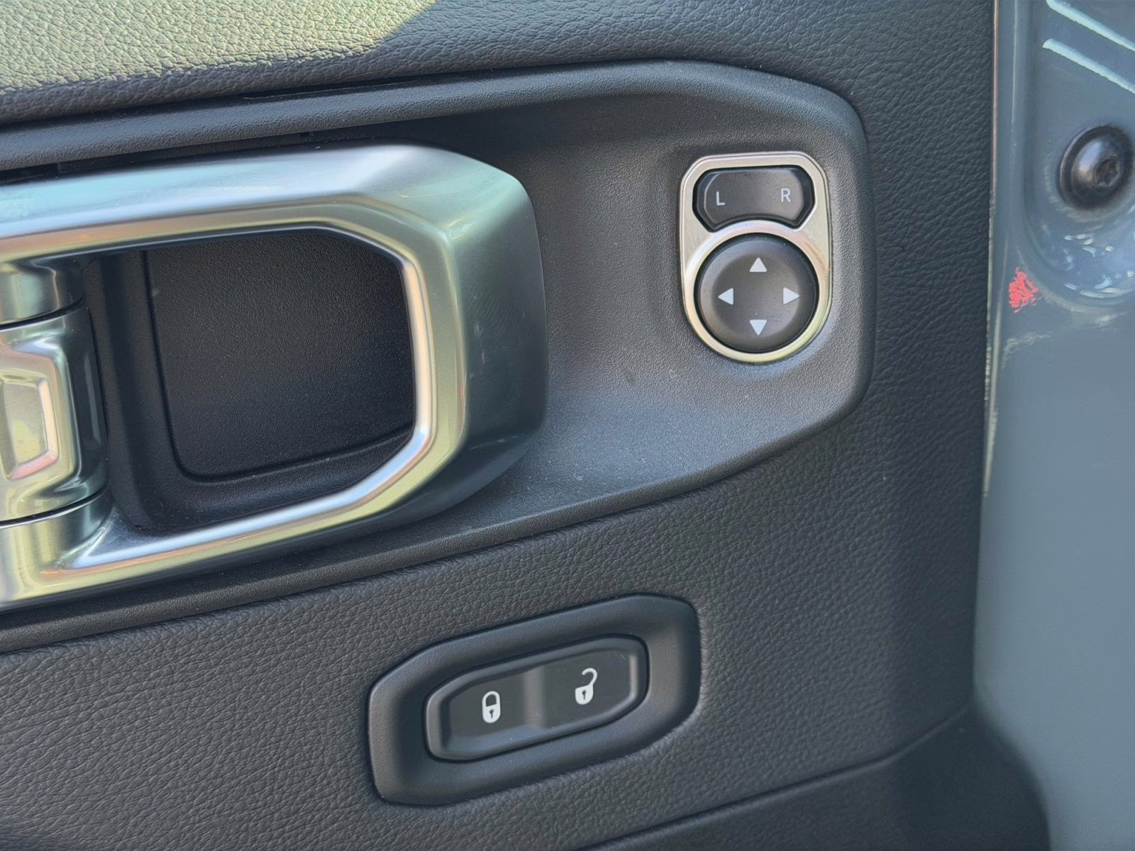 2025 Anvil Clear Coat Jeep Wrangler Sahara 4xe 4X4 SUV