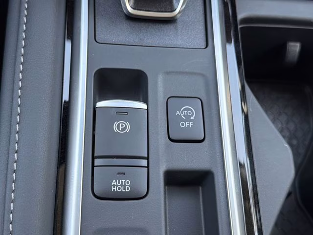 2026 Everest White Pearl Tricoat Nissan Pathfinder SL FWD SUV