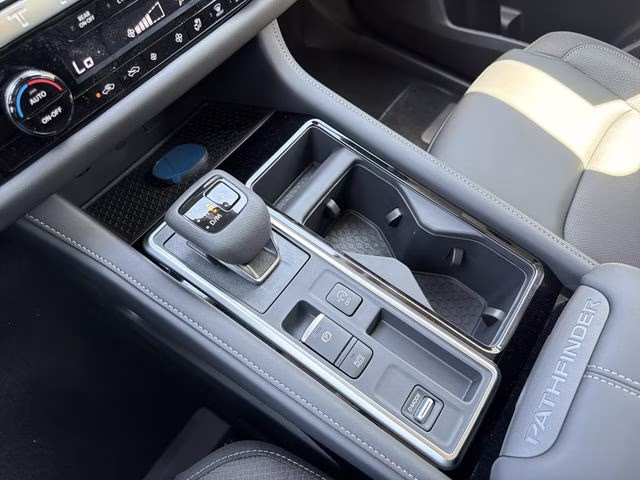 2026 Everest White Pearl Tricoat Nissan Pathfinder SL FWD SUV