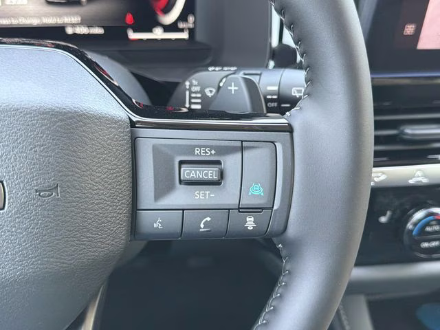 2026 Everest White Pearl Tricoat Nissan Pathfinder SL FWD SUV