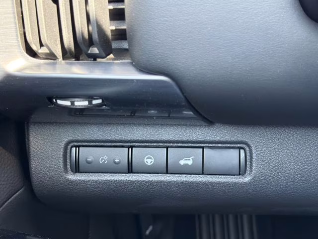 2026 Everest White Pearl Tricoat Nissan Pathfinder SL FWD SUV