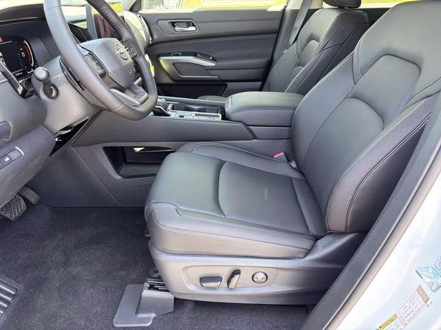2026 Everest White Pearl Tricoat Nissan Pathfinder SL FWD SUV