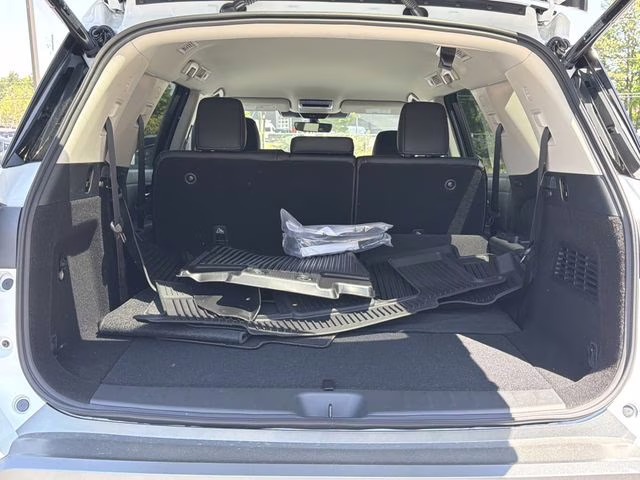 2026 Everest White Pearl Tricoat Nissan Pathfinder SL FWD SUV