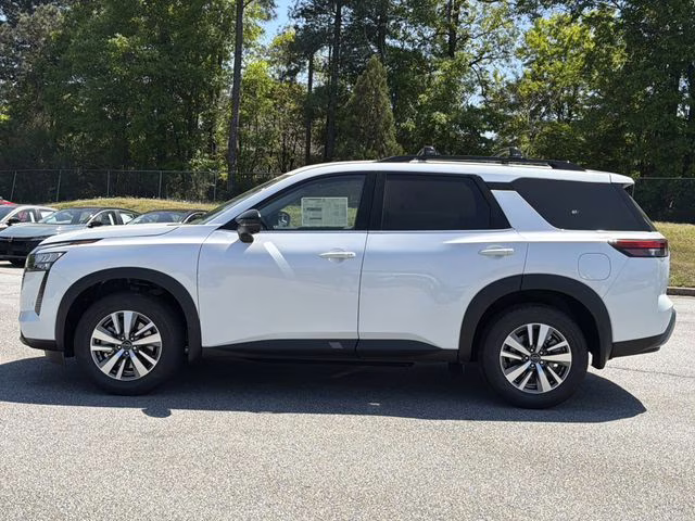 2026 Everest White Pearl Tricoat Nissan Pathfinder SL FWD SUV