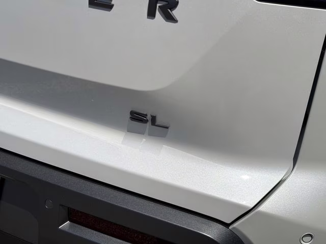 2026 Everest White Pearl Tricoat Nissan Pathfinder SL FWD SUV