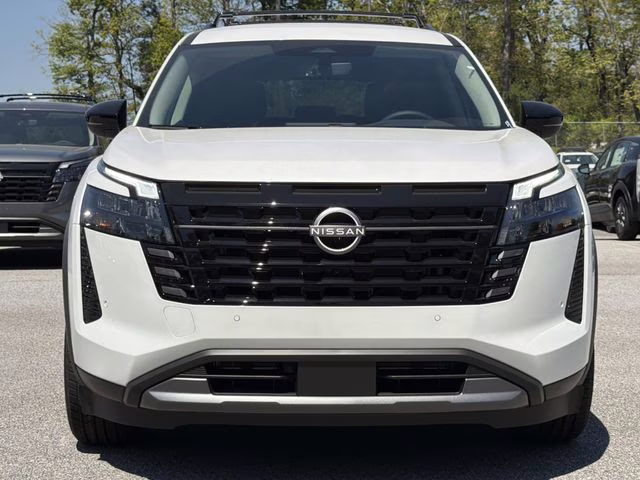 2026 Everest White Pearl Tricoat Nissan Pathfinder SL FWD SUV