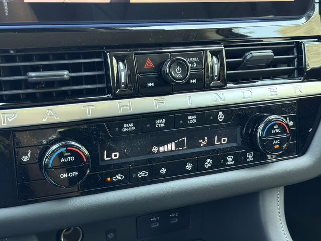 2026 Everest White Pearl Tricoat Nissan Pathfinder SL FWD SUV