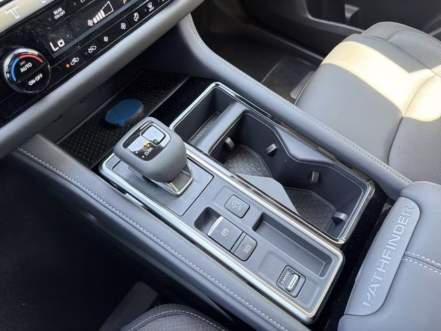 2026 Everest White Pearl Tricoat Nissan Pathfinder SL FWD SUV