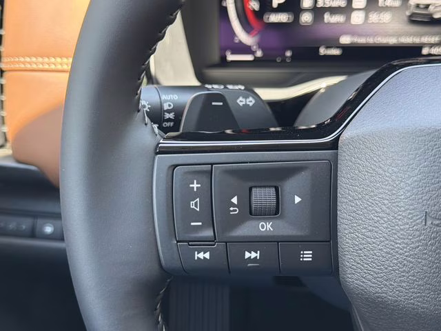 2026 Everest White Pearl/Black Nissan Pathfinder Platinum 4X4 SUV