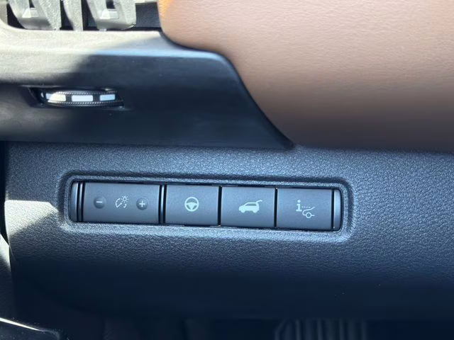 2026 Everest White Pearl/Black Nissan Pathfinder Platinum 4X4 SUV