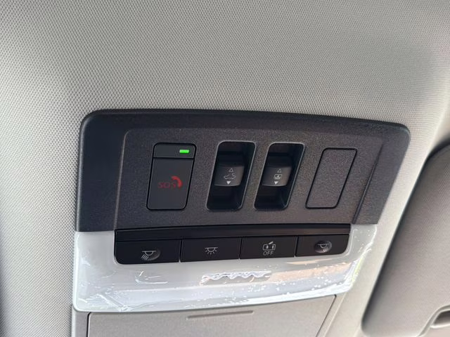 2026 Everest White Pearl/Black Nissan Pathfinder Platinum 4X4 SUV