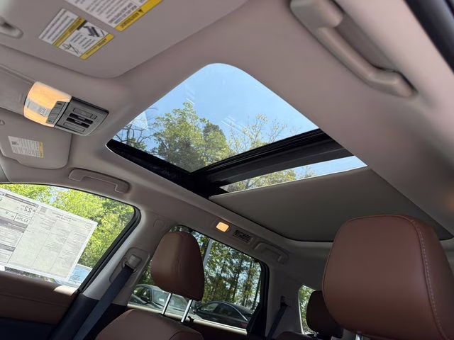 2026 Everest White Pearl/Black Nissan Pathfinder Platinum 4X4 SUV