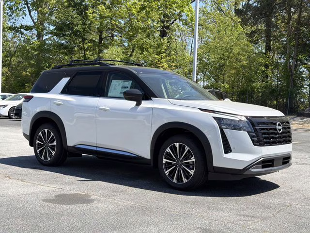 2026 Everest White Pearl/Black Nissan Pathfinder Platinum 4X4 SUV