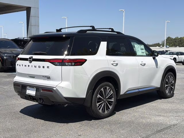 2026 Everest White Pearl/Black Nissan Pathfinder Platinum 4X4 SUV