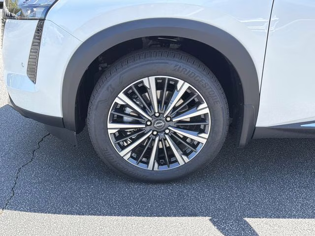 2026 Everest White Pearl/Black Nissan Pathfinder Platinum 4X4 SUV