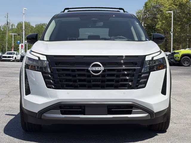 2026 Everest White Pearl/Black Nissan Pathfinder Platinum 4X4 SUV