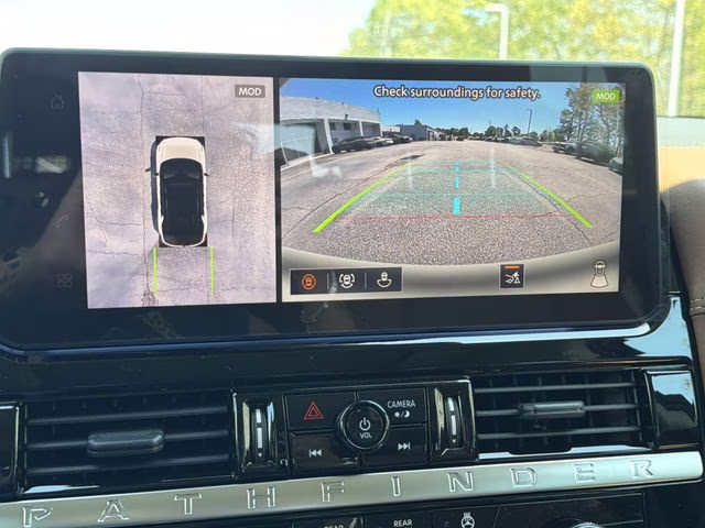 2026 Everest White Pearl/Black Nissan Pathfinder Platinum 4X4 SUV