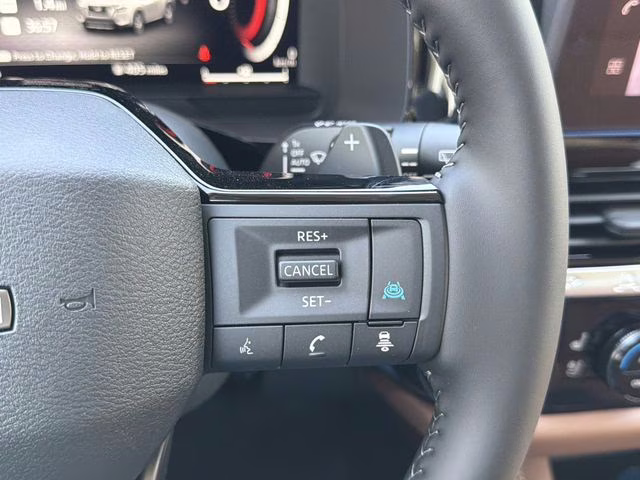 2026 Everest White Pearl/Black Nissan Pathfinder Platinum 4X4 SUV