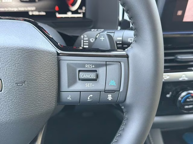 2026 Everest White Pearl Tricoat Nissan Pathfinder SL FWD SUV