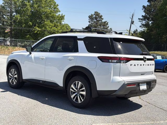 2026 Everest White Pearl Tricoat Nissan Pathfinder SL FWD SUV