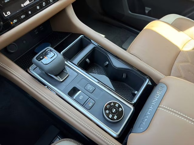 2026 Everest White Pearl/Black Nissan Pathfinder Platinum 4X4 SUV