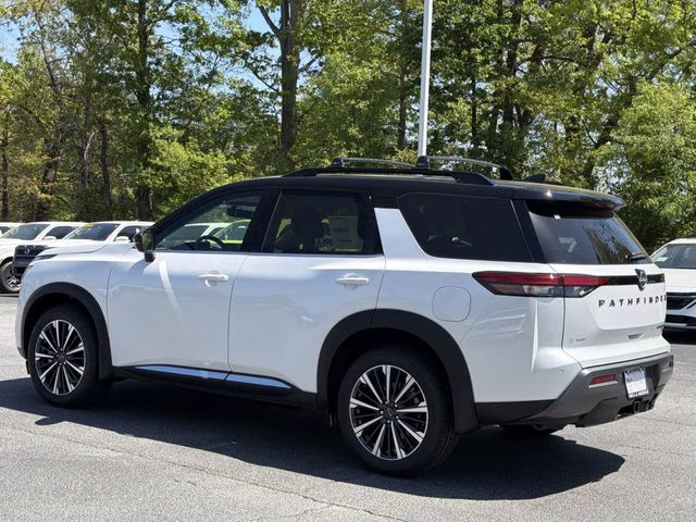 2026 Everest White Pearl/Black Nissan Pathfinder Platinum 4X4 SUV