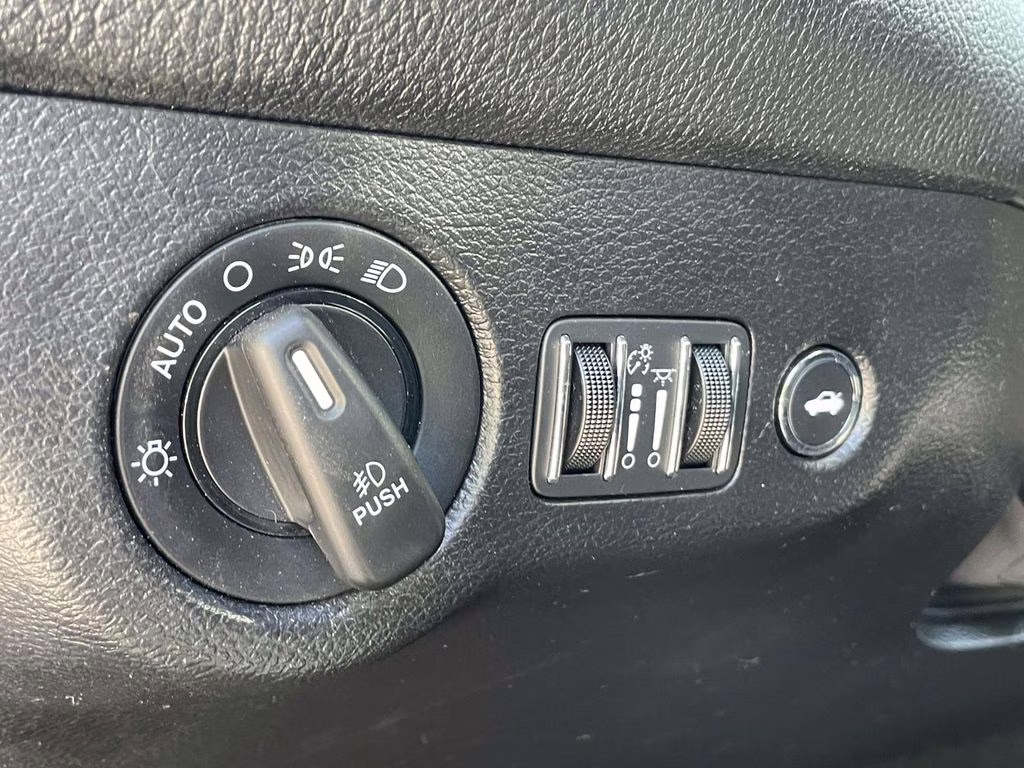 2023 Pitch Black Clearcoat Dodge Challenger R/T Scat Pack RWD Coupe