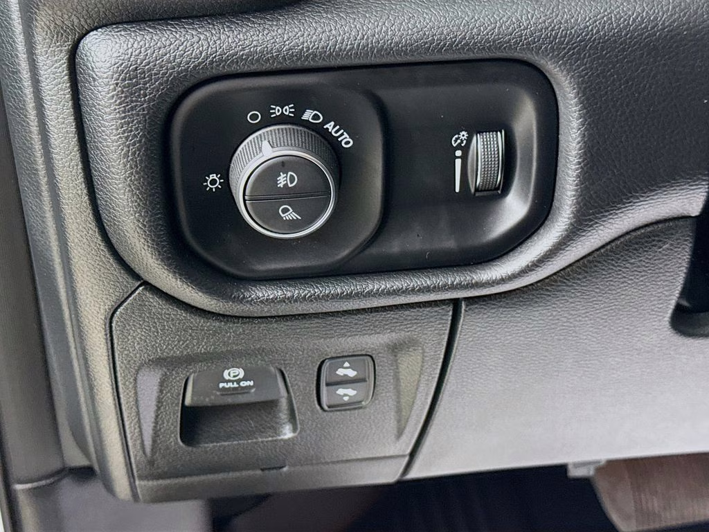 2022 Bright White Clearcoat Ram 1500 Big Horn/Lone Star 4X4 Truck