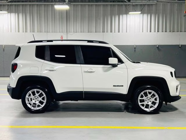 2019 Alpine White Clearcoat Jeep Renegade Latitude 4X4 SUV