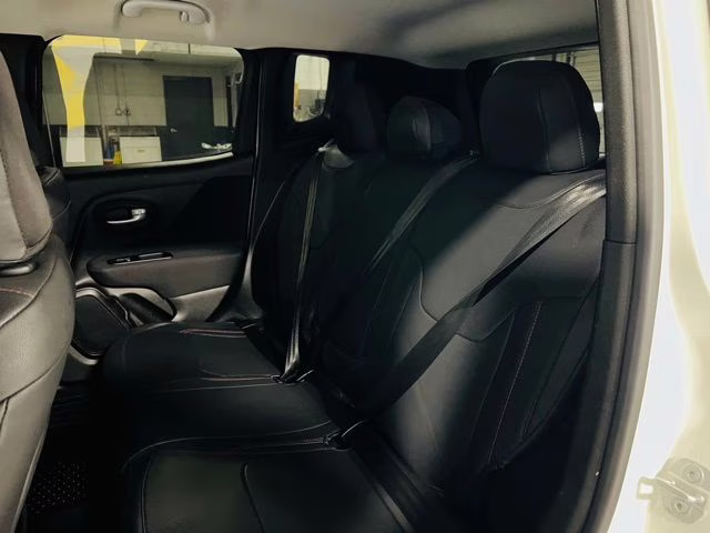 2019 Alpine White Clearcoat Jeep Renegade Latitude 4X4 SUV