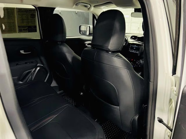 2019 Alpine White Clearcoat Jeep Renegade Latitude 4X4 SUV