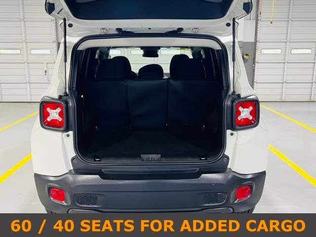 2019 Alpine White Clearcoat Jeep Renegade Latitude 4X4 SUV