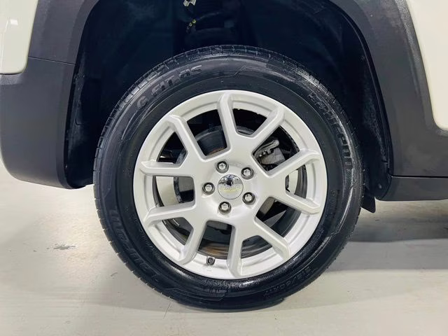 2019 Alpine White Clearcoat Jeep Renegade Latitude 4X4 SUV