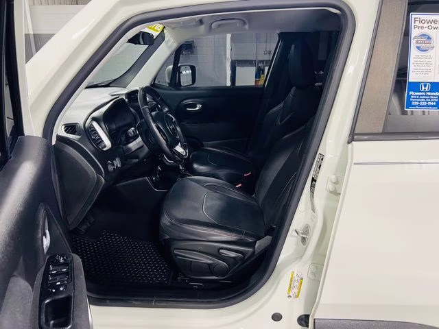 2019 Alpine White Clearcoat Jeep Renegade Latitude 4X4 SUV