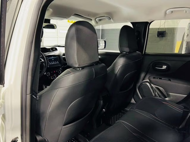 2019 Alpine White Clearcoat Jeep Renegade Latitude 4X4 SUV