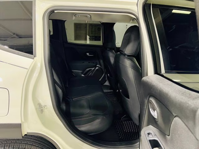 2019 Alpine White Clearcoat Jeep Renegade Latitude 4X4 SUV