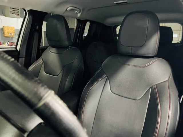 2019 Alpine White Clearcoat Jeep Renegade Latitude 4X4 SUV