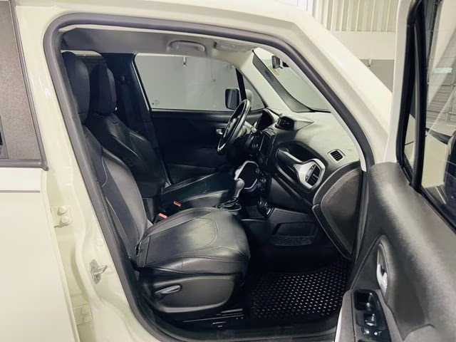 2019 Alpine White Clearcoat Jeep Renegade Latitude 4X4 SUV